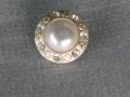 Round pearl stock button